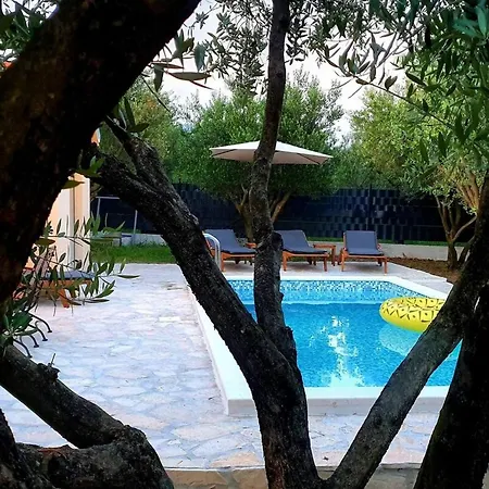 Holiday home Hidden Gem With Pool In Kastel Stafilic Kastela