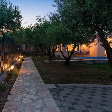 Hidden Gem With Pool In Kastel Stafilic * Kastela